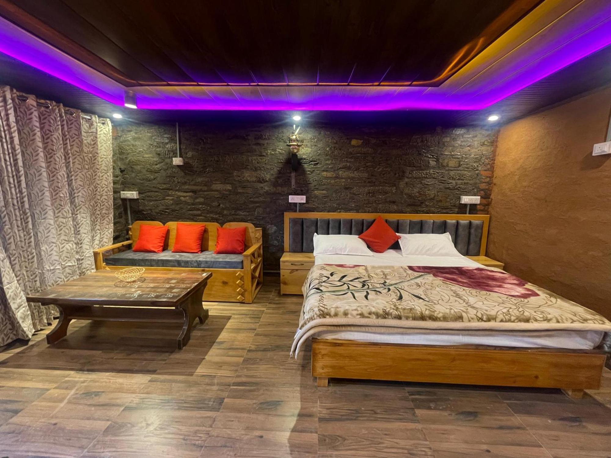 Nature Villaas Basa Homestay Pauri