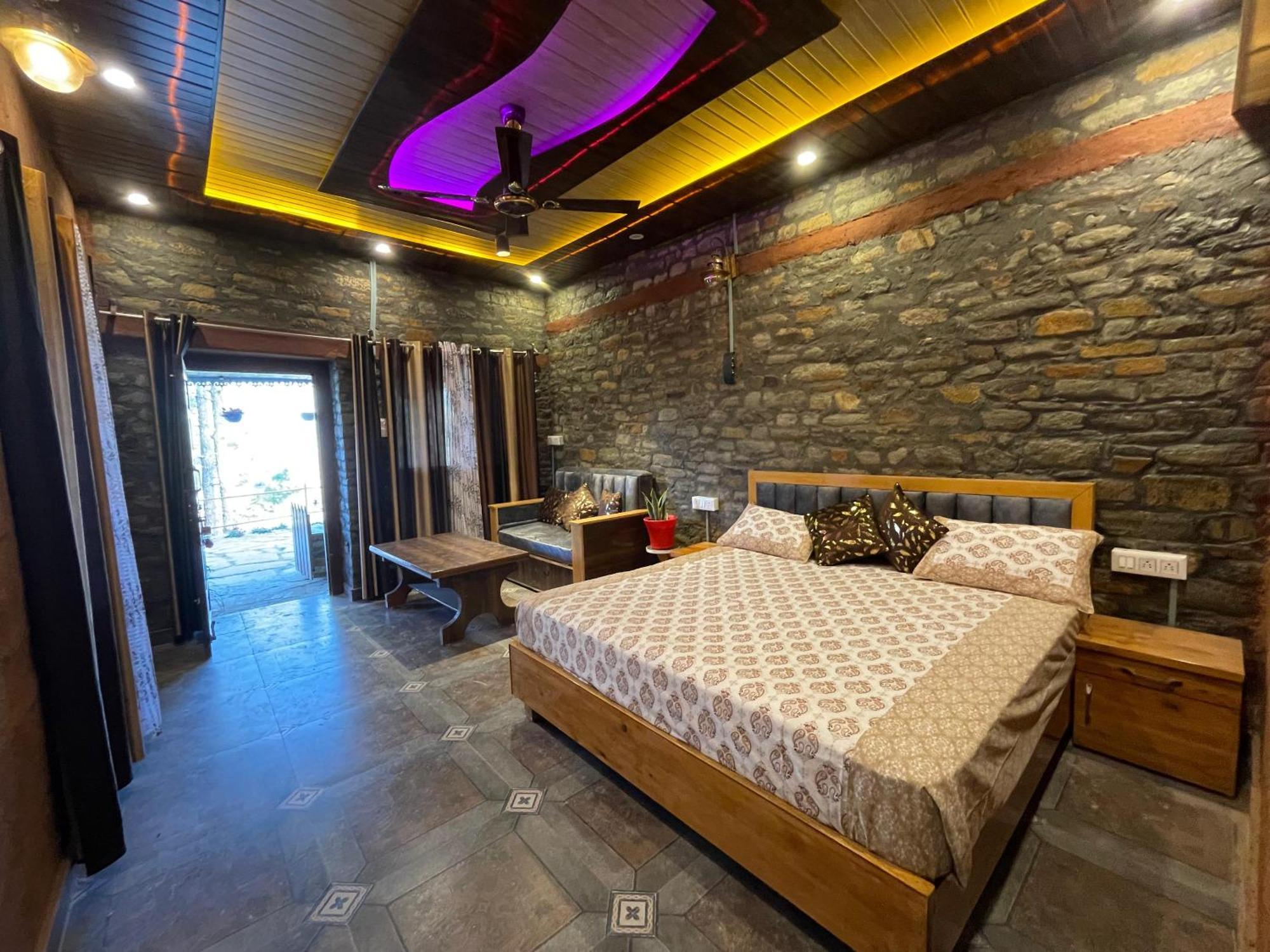 Homestay Nature Villaas Basa Pauri