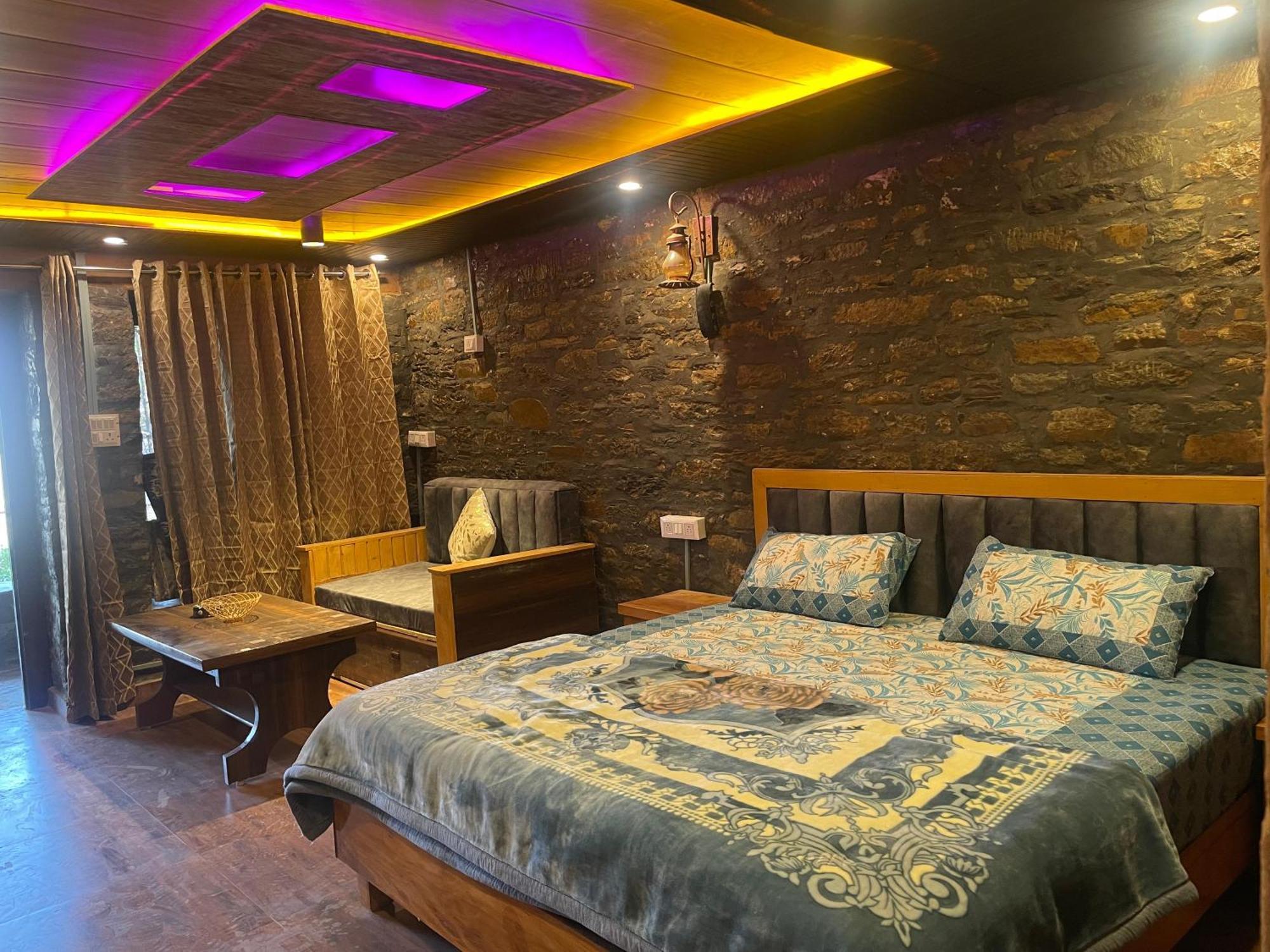 Nature Villaas Basa Homestay Pauri