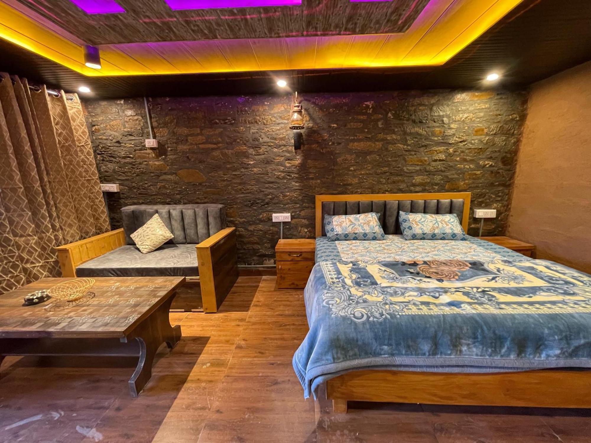 Homestay Nature Villaas Basa Pauri