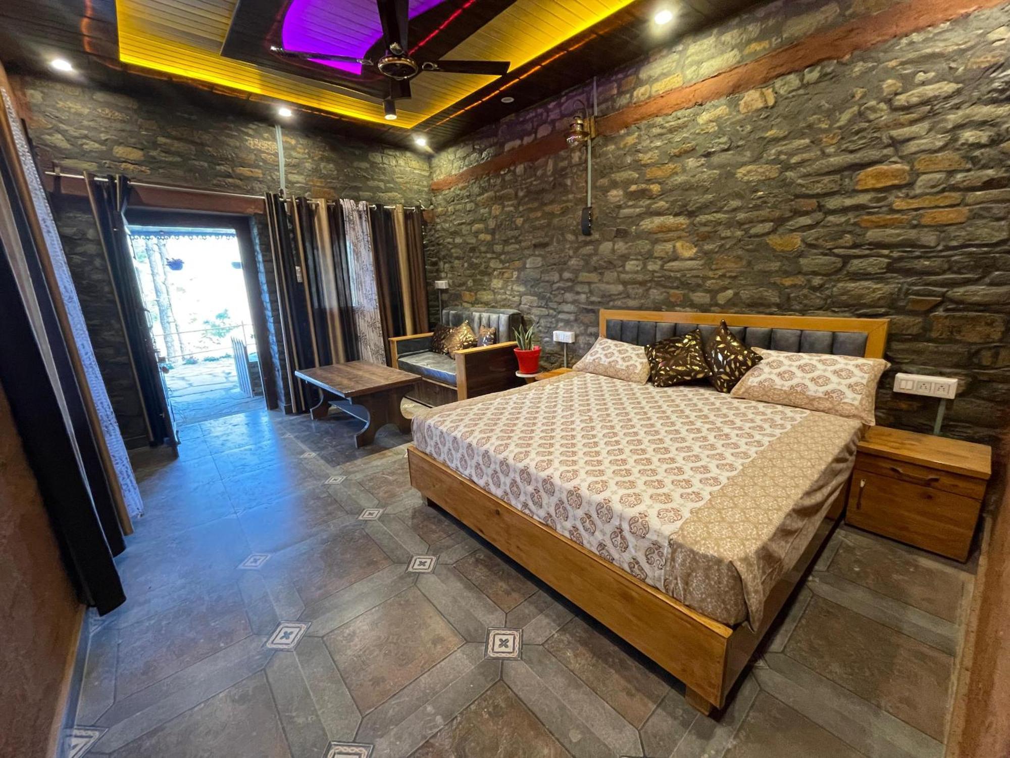 Homestay Nature Villaas Basa Pauri